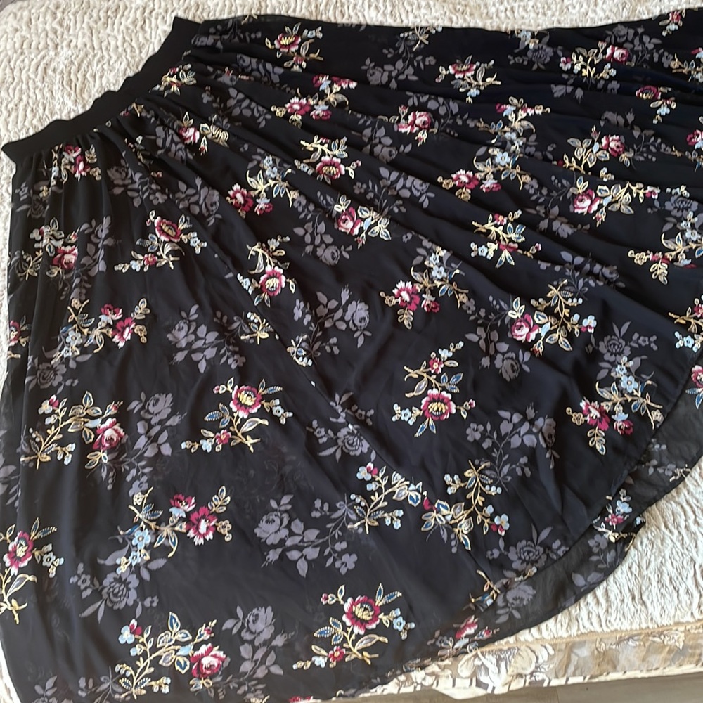 Torrid Floral Maxi Skirt Size 1 Fully Lined